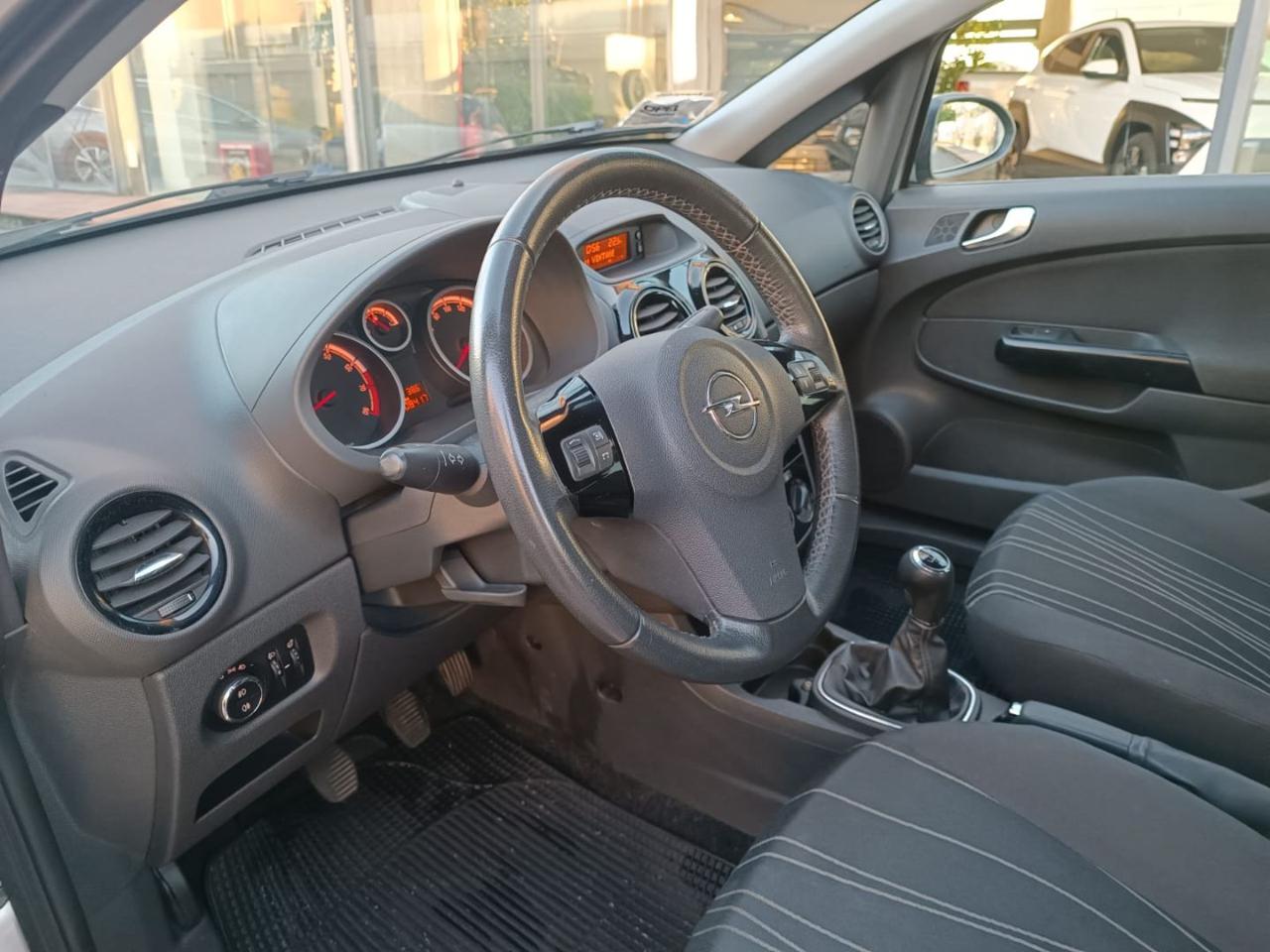 OPEL Corsa 1.2 5 porte Club - 15