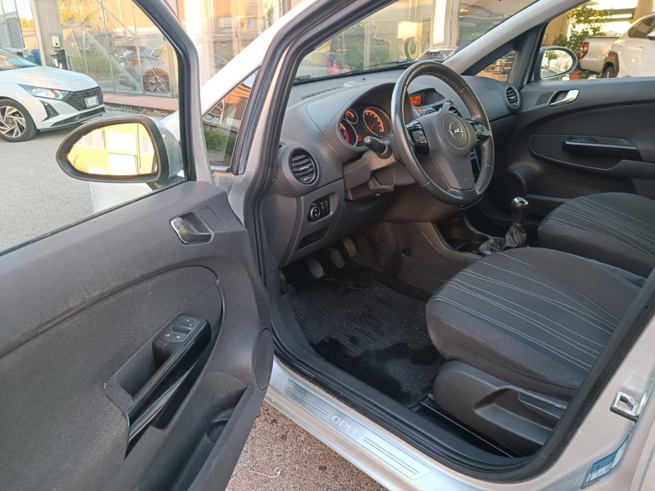 OPEL Corsa 1.2 5 porte Club - 14
