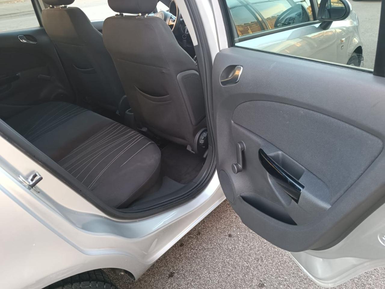 OPEL Corsa 1.2 5 porte Club - 4