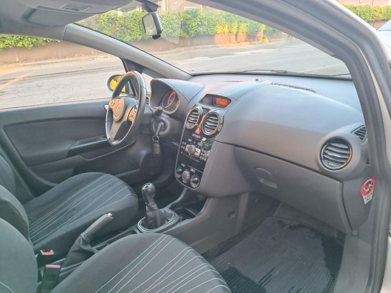 OPEL Corsa 1.2 5 porte Club - 24