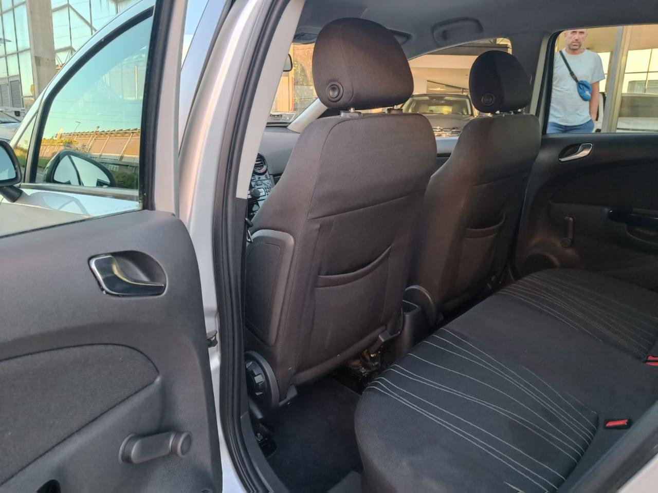 OPEL Corsa 1.2 5 porte Club - 19