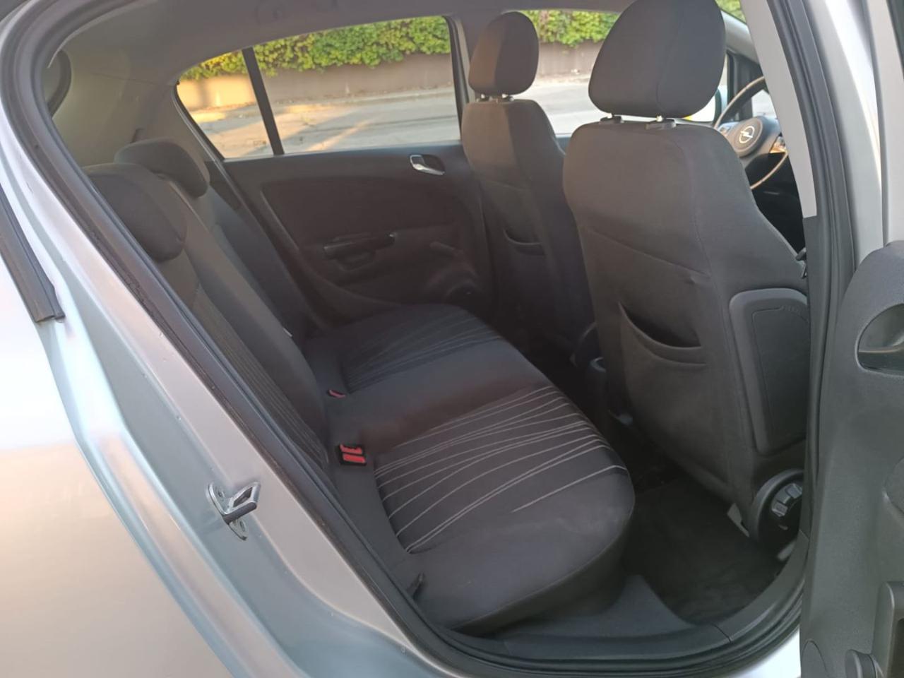 OPEL Corsa 1.2 5 porte Club - 23