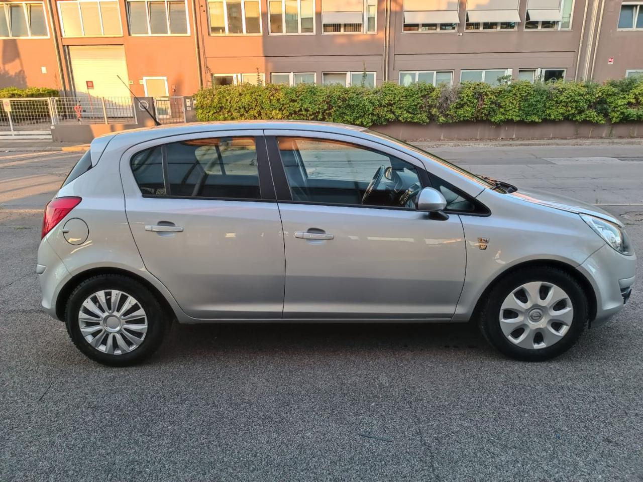 OPEL Corsa 1.2 5 porte Club - 7