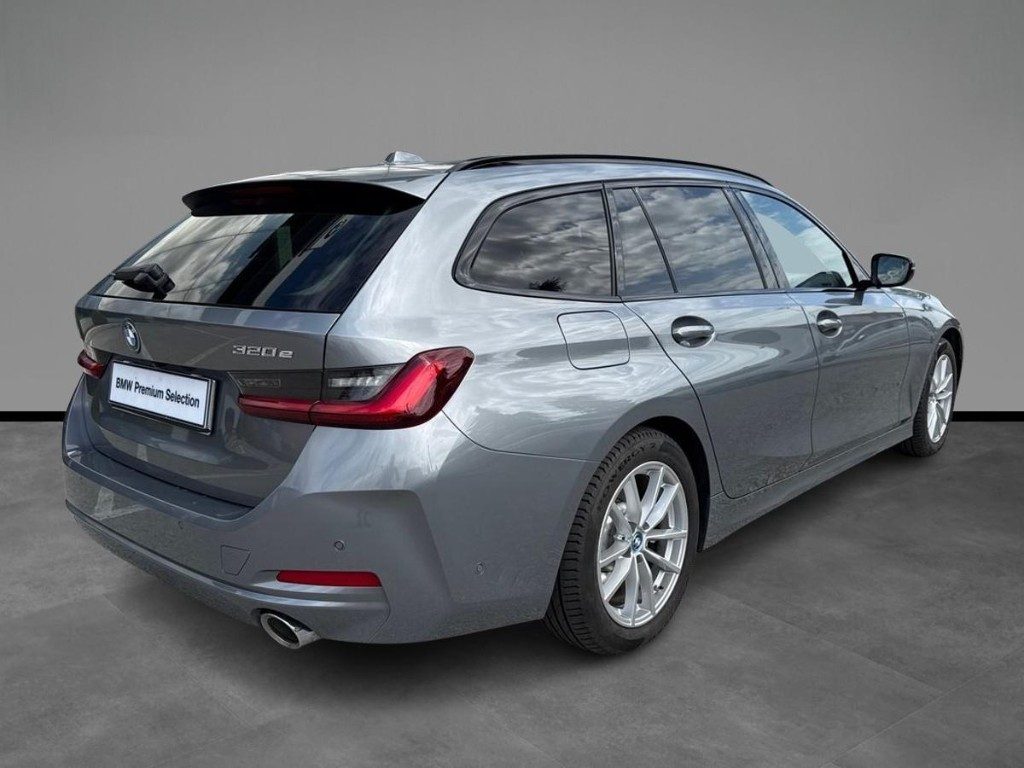 BMW 320 e Touring - 13