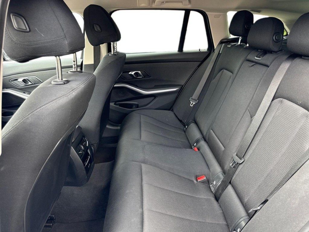 BMW 320 e Touring - 10