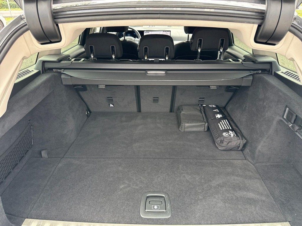 BMW 320 e Touring - 12