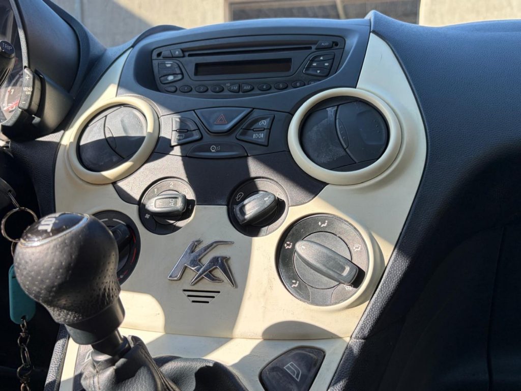 FORD Ka+ 1.2 8V 69CV - 13