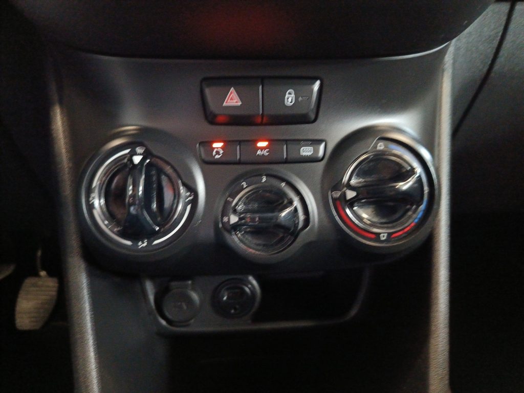 PEUGEOT 208 208 3p 1.2 puretech Touch 82cv - 16
