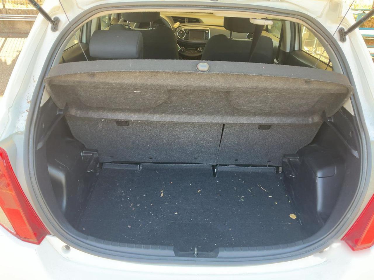 TOYOTA Yaris 1.0 5 porte Active - 17