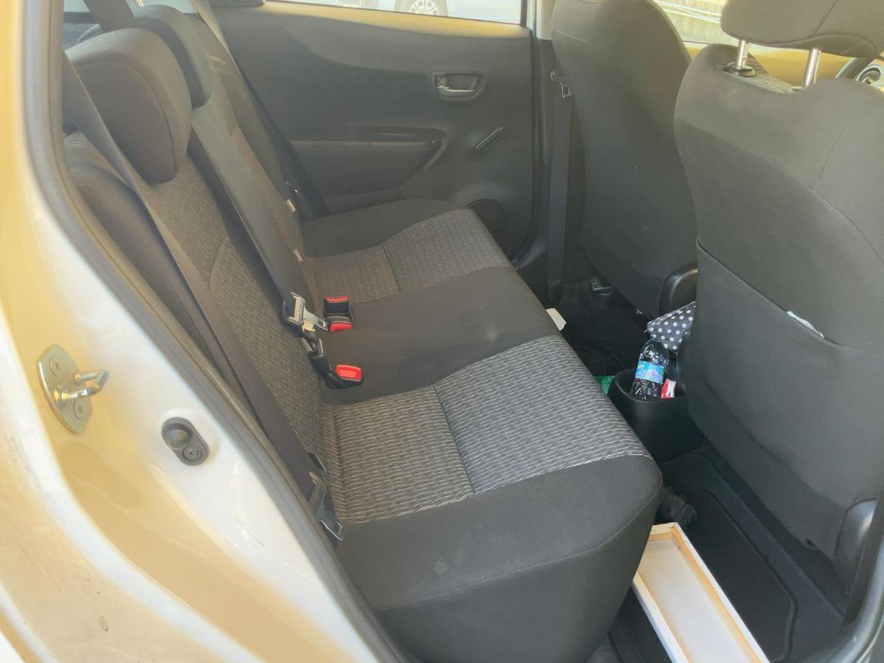 TOYOTA Yaris 1.0 5 porte Active - 16