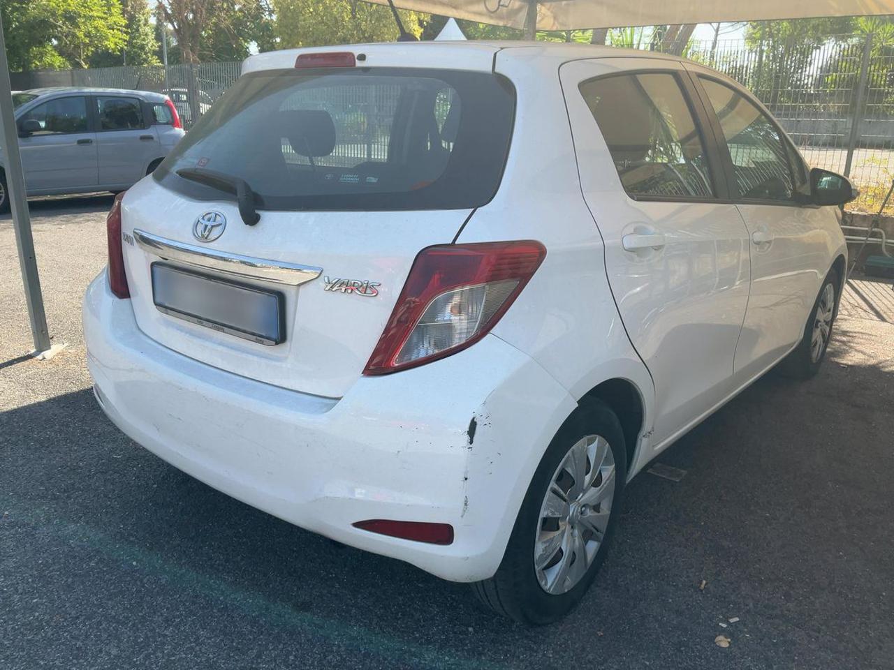 TOYOTA Yaris 1.0 5 porte Active - 9