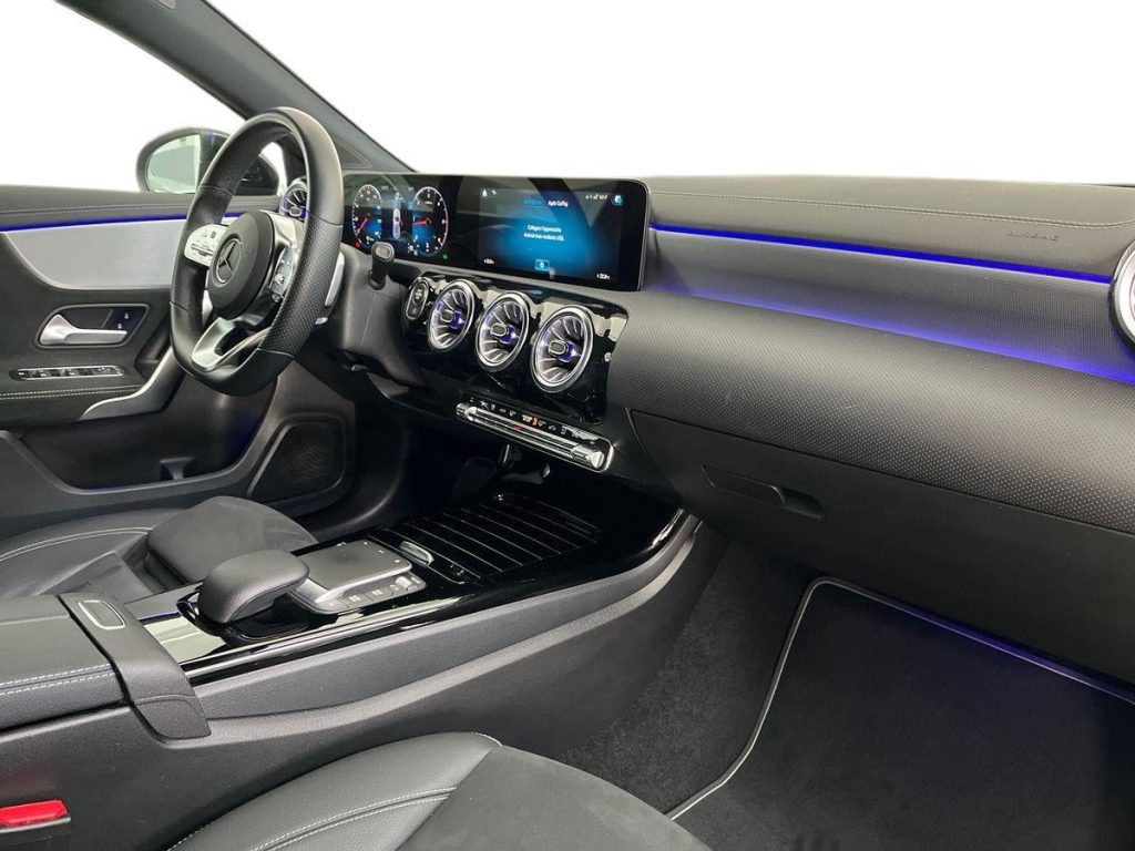 MERCEDES-BENZ A 180 d Automatic Premium Night Edition - 16