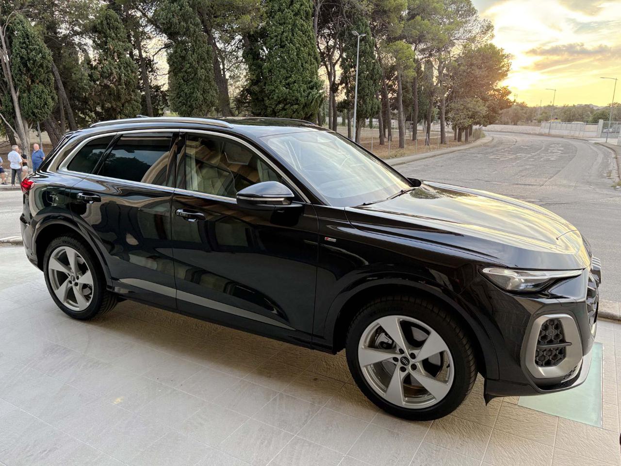 AUDI Q5 2.0 TDI mHEV+ S tronic quattro S line edition. - 3