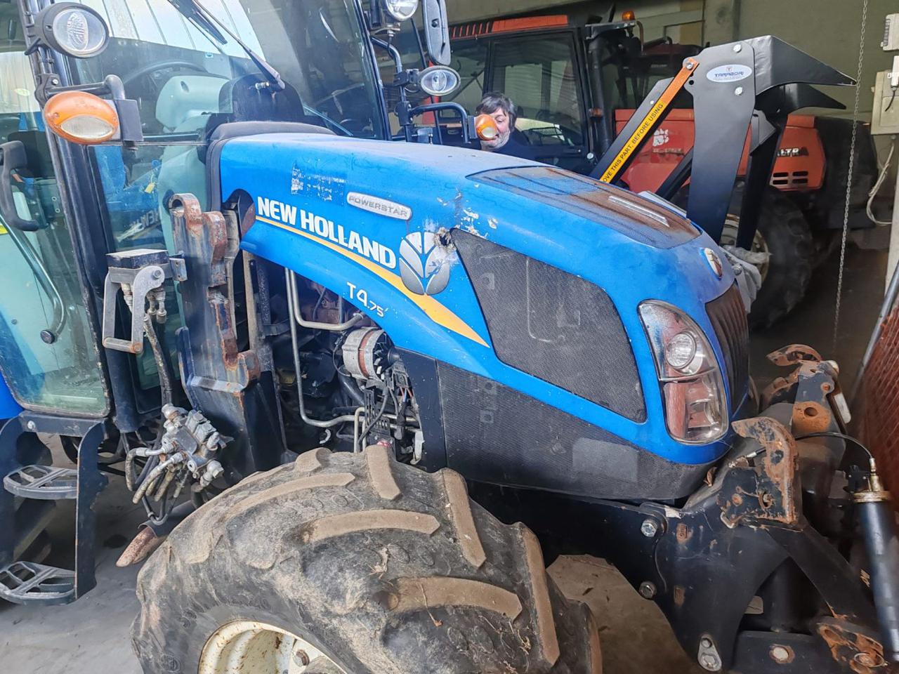 NEW HOLLAND T4 - 2