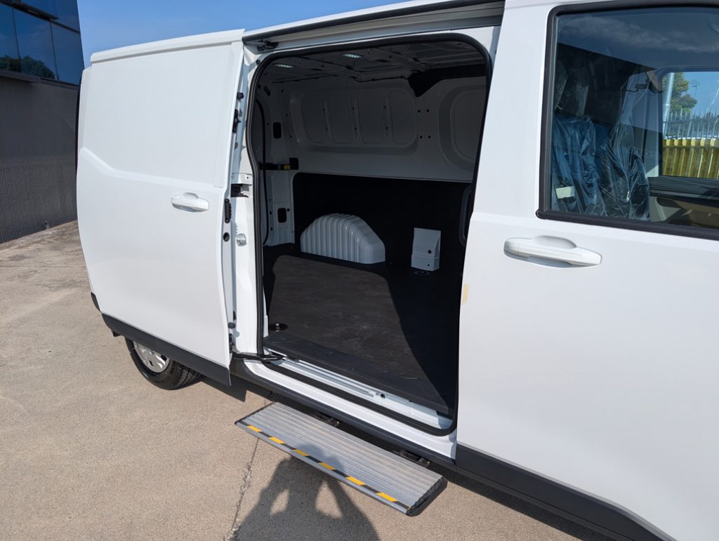 MAXUS Deliver 7 L1H1 VAN FWD SINGLE DOOR - 17
