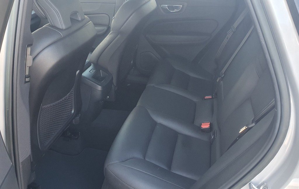 VOLVO XC60 B4 (d) AWD automatico Plus Bright - Grid Foto 7