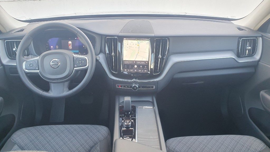 VOLVO XC60 B4 (d) AWD automatico Core - Grid Foto 8