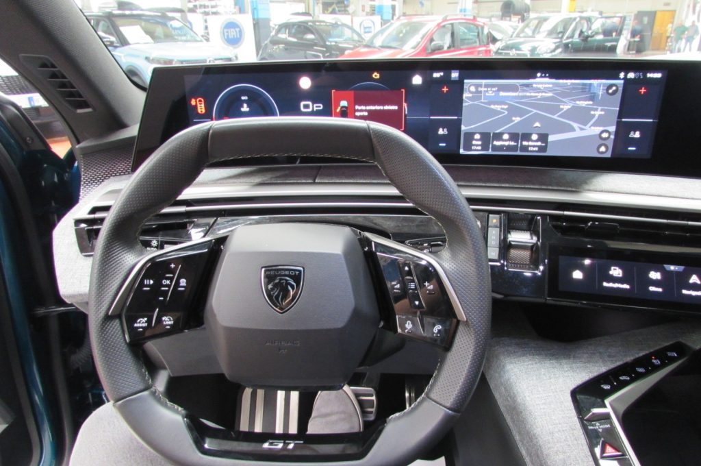 PEUGEOT 5008 1.2 hybrid GT 145cv 7p.ti e-dcs6 AUTOMATIC - 8