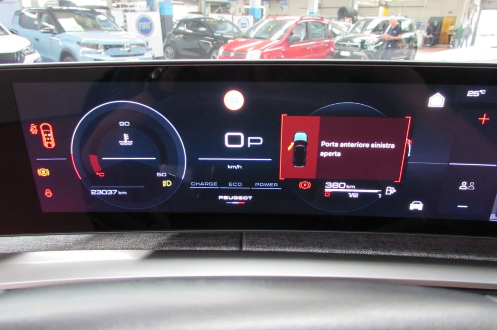 PEUGEOT 5008 1.2 hybrid GT 145cv 7p.ti e-dcs6 AUTOMATIC - 9