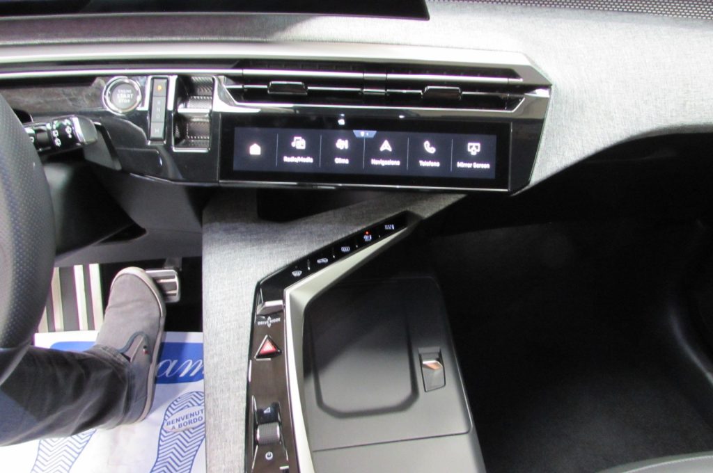 PEUGEOT 5008 1.2 hybrid GT 145cv 7p.ti e-dcs6 AUTOMATIC - 11