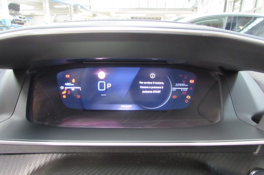 PEUGEOT 208 1.2 Hybrid 110 e-DCS6 GT - AUTOMATICA - 9