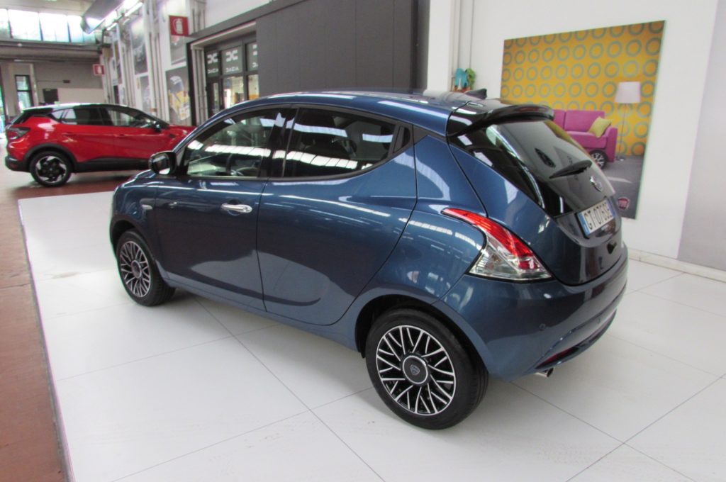 LANCIA Ypsilon 1.0 FireFly 70cv 5 porte S&S Hybrid PLATINO - 4