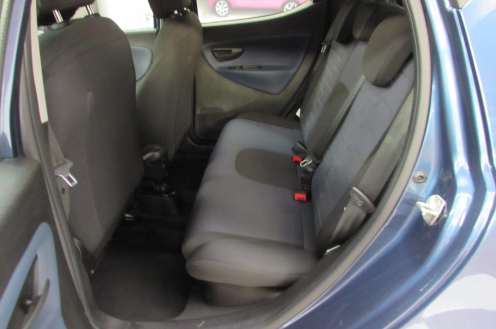 LANCIA Ypsilon 1.0 FireFly 70cv 5 porte S&S Hybrid PLATINO - 13