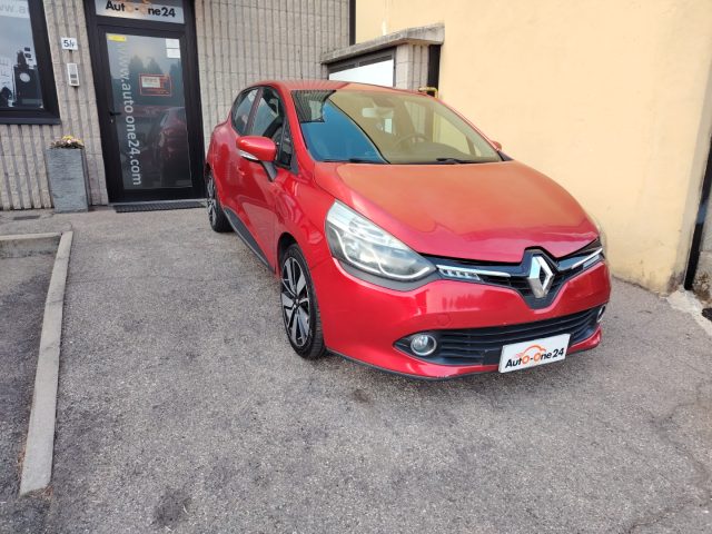 RENAULT Clio Rosso Fiamma metallizzato
