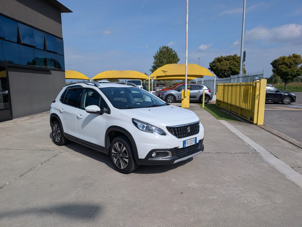 PEUGEOT 2008 1.2 PureTech 82 S&S Allure - 3
