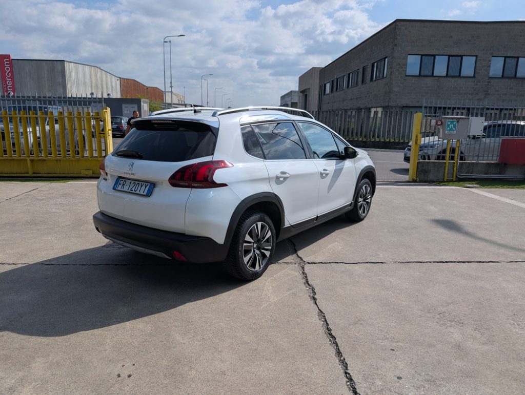PEUGEOT 2008 1.2 PureTech 82 S&S Allure - 5