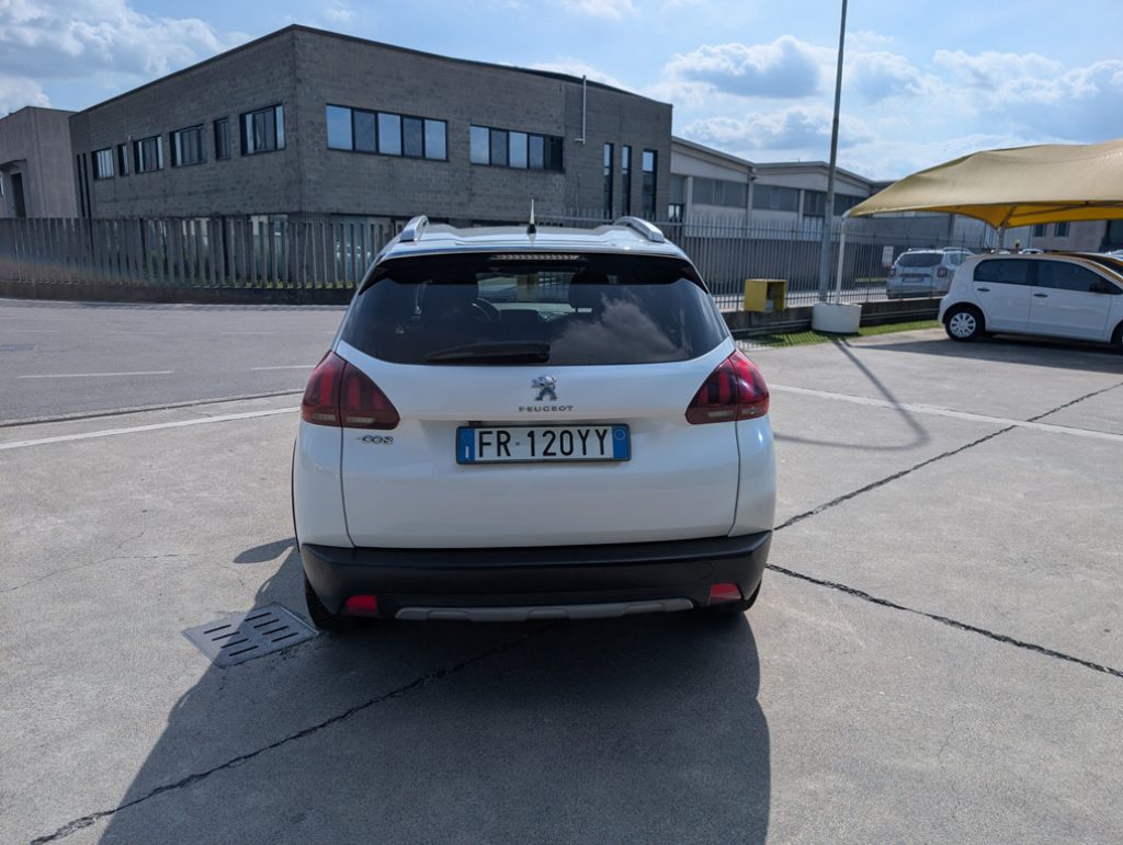 PEUGEOT 2008 1.2 PureTech 82 S&S Allure - 6