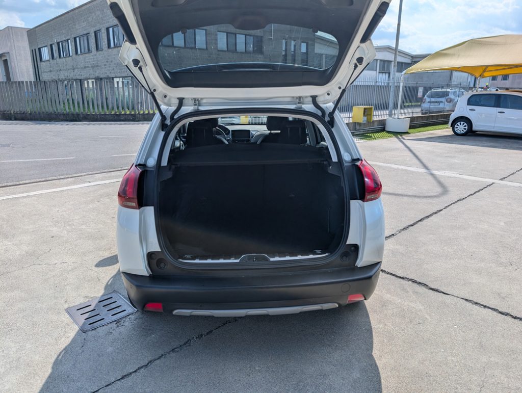 PEUGEOT 2008 1.2 PureTech 82 S&S Allure - 7
