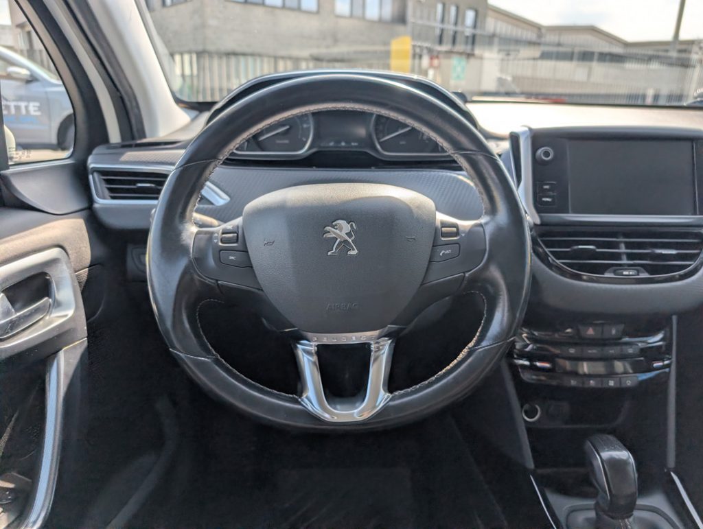 PEUGEOT 2008 1.2 PureTech 82 S&S Allure - 10
