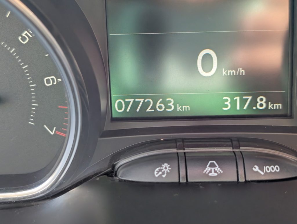PEUGEOT 2008 1.2 PureTech 82 S&S Allure - 11