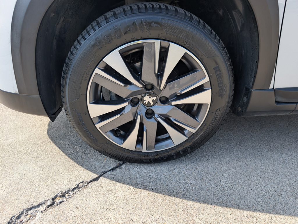 PEUGEOT 2008 1.2 PureTech 82 S&S Allure - 21