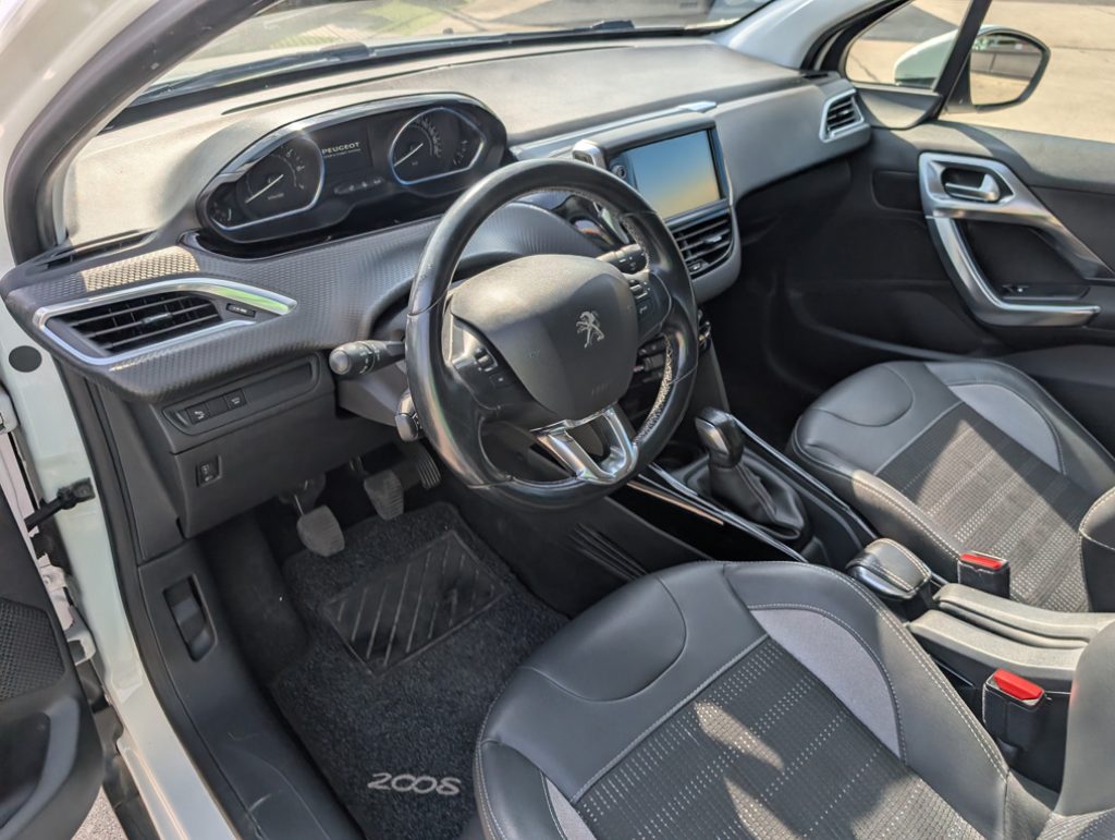 PEUGEOT 2008 1.2 PureTech 82 S&S Allure - 22