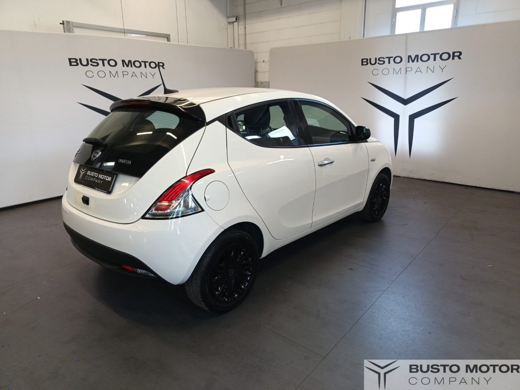 LANCIA Ypsilon Ypsilon 1.0 firefly hybrid Gold Plus s&s 70cv - 4