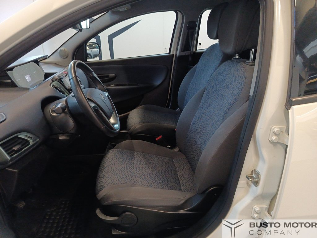LANCIA Ypsilon Ypsilon 1.0 firefly hybrid Gold Plus s&s 70cv - 8