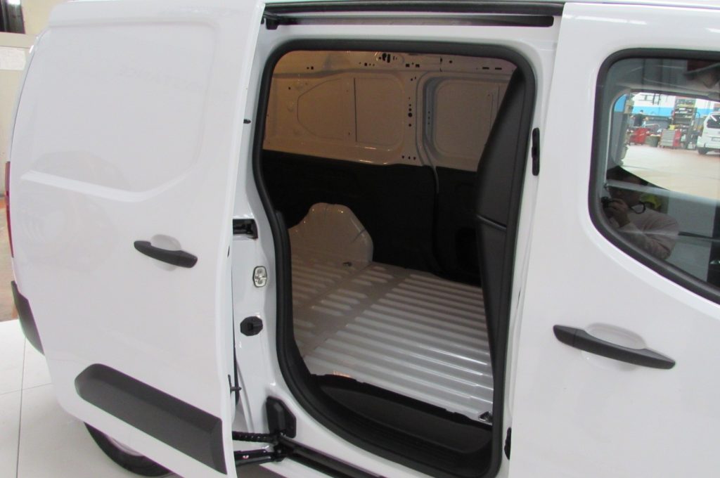 FIAT Doblo 1.5 BlueHdi 130CV PL-TN Van KMZERO - 13