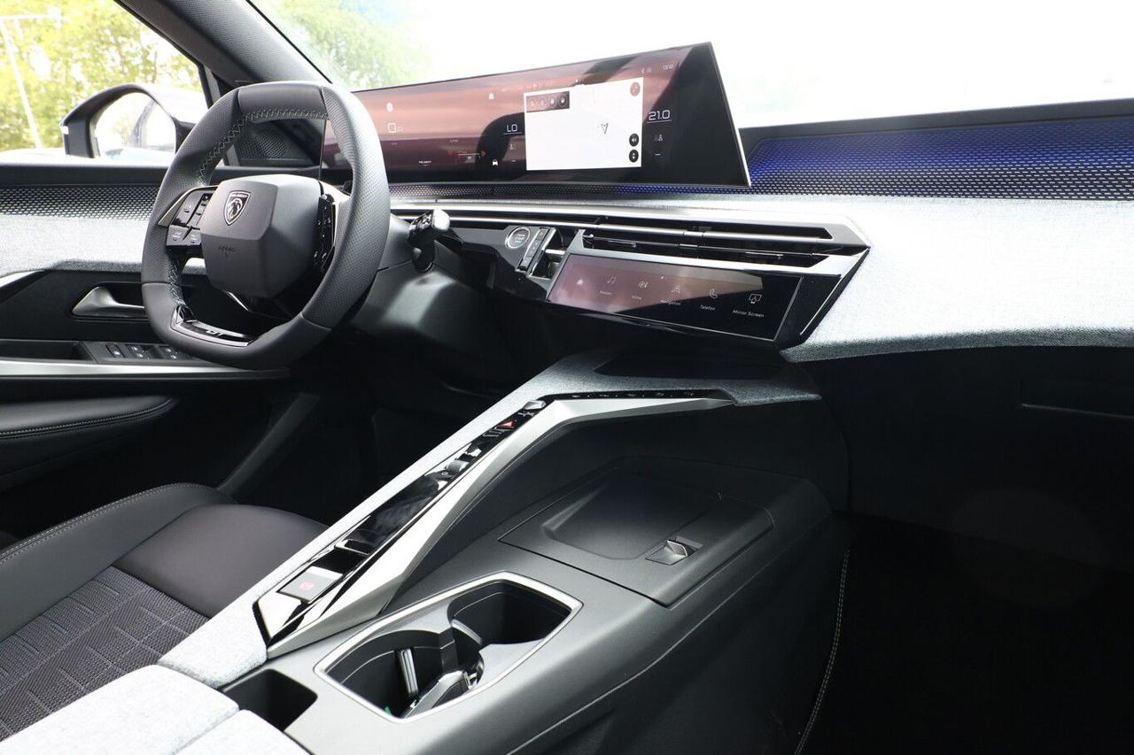 PEUGEOT 5008 Hybrid 145 e-DCS6 GT - 8