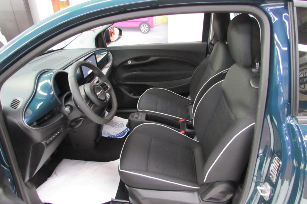 FIAT 500e Berlina 42 kWh AUTONOMIA 320Km. Blu Ocean - 7