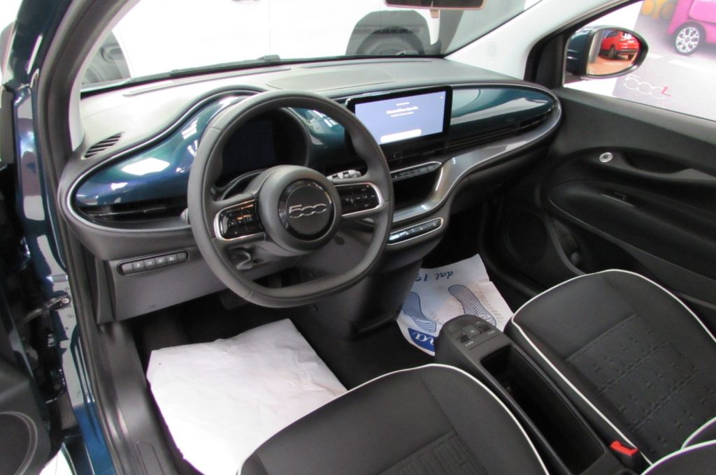 FIAT 500e Berlina 42 kWh AUTONOMIA 320Km. Blu Ocean - 8