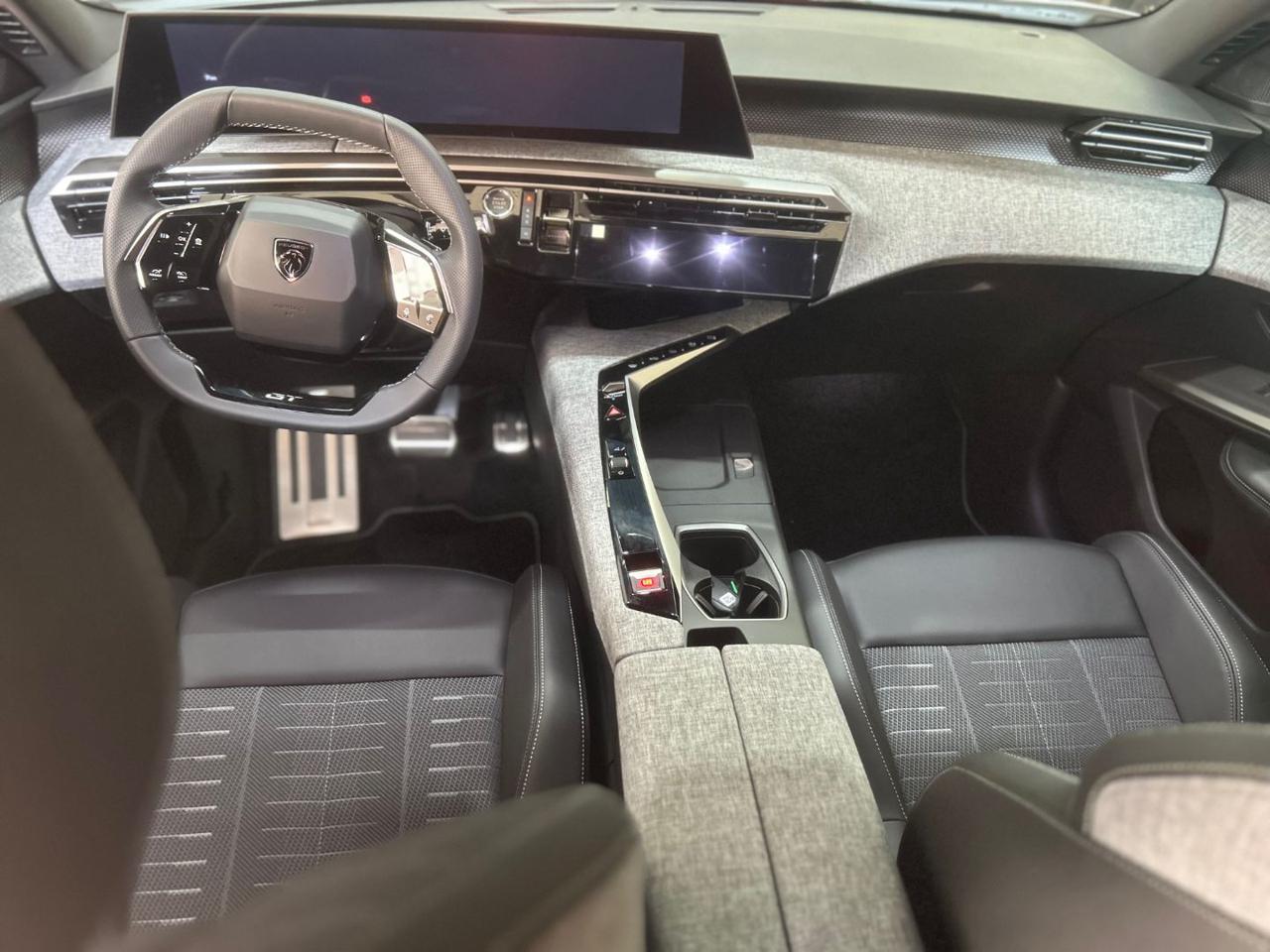 PEUGEOT 5008 Hybrid 145 e-DCS6 GT - 6