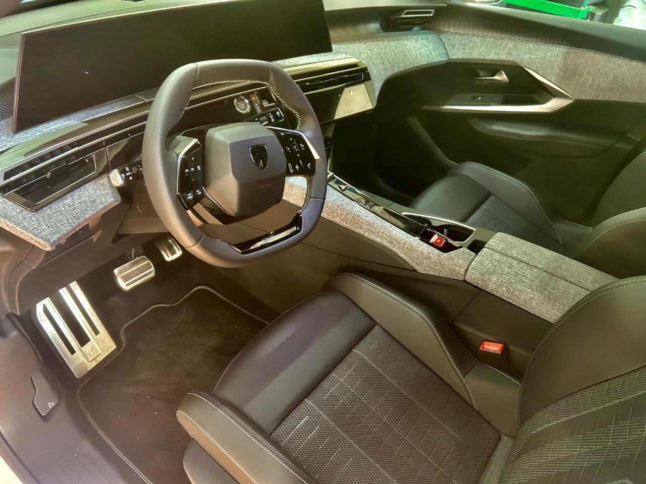 PEUGEOT 5008 Hybrid 145 e-DCS6 GT - 5