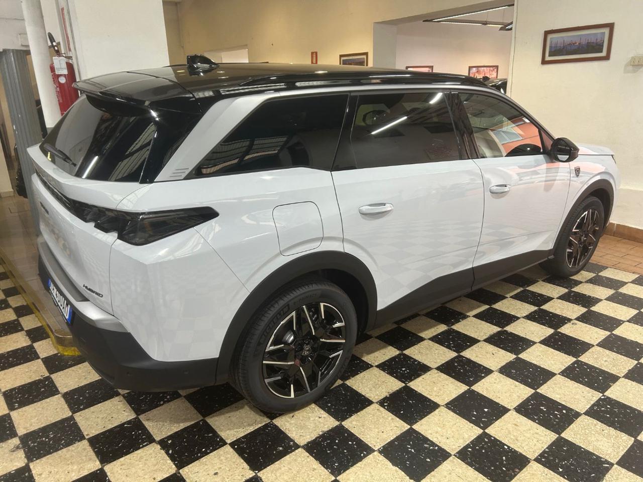 PEUGEOT 5008 Hybrid 145 e-DCS6 GT - 2