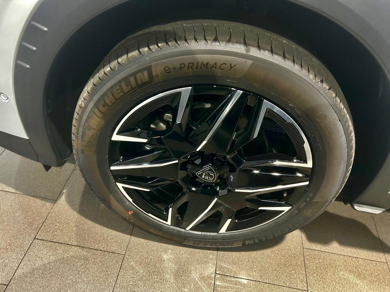 PEUGEOT 5008 Hybrid 145 e-DCS6 GT - 4