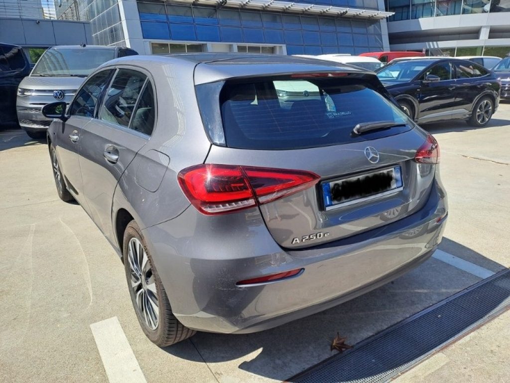 MERCEDES-BENZ A 250 e Automatic EQ-Power Business IVA ESPOSTA - 3