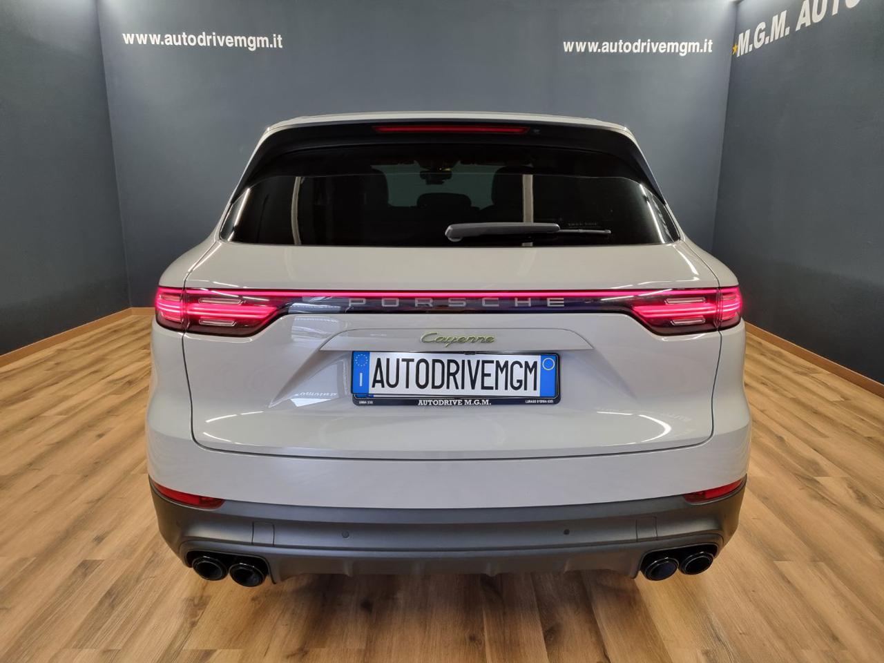 PORSCHE Cayenne 3.0 V6 E-Hybrid Platinum Edition - 3