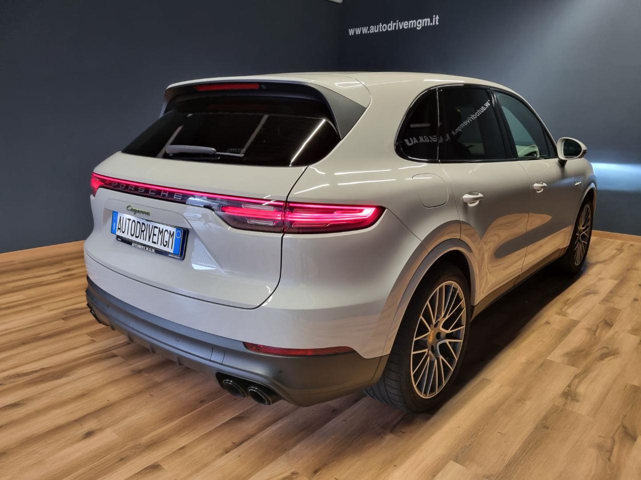 PORSCHE Cayenne 3.0 V6 E-Hybrid Platinum Edition - 9