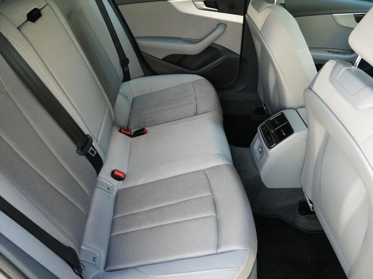 AUDI A4 Avant 35 TDI S tronic S line edition - 23